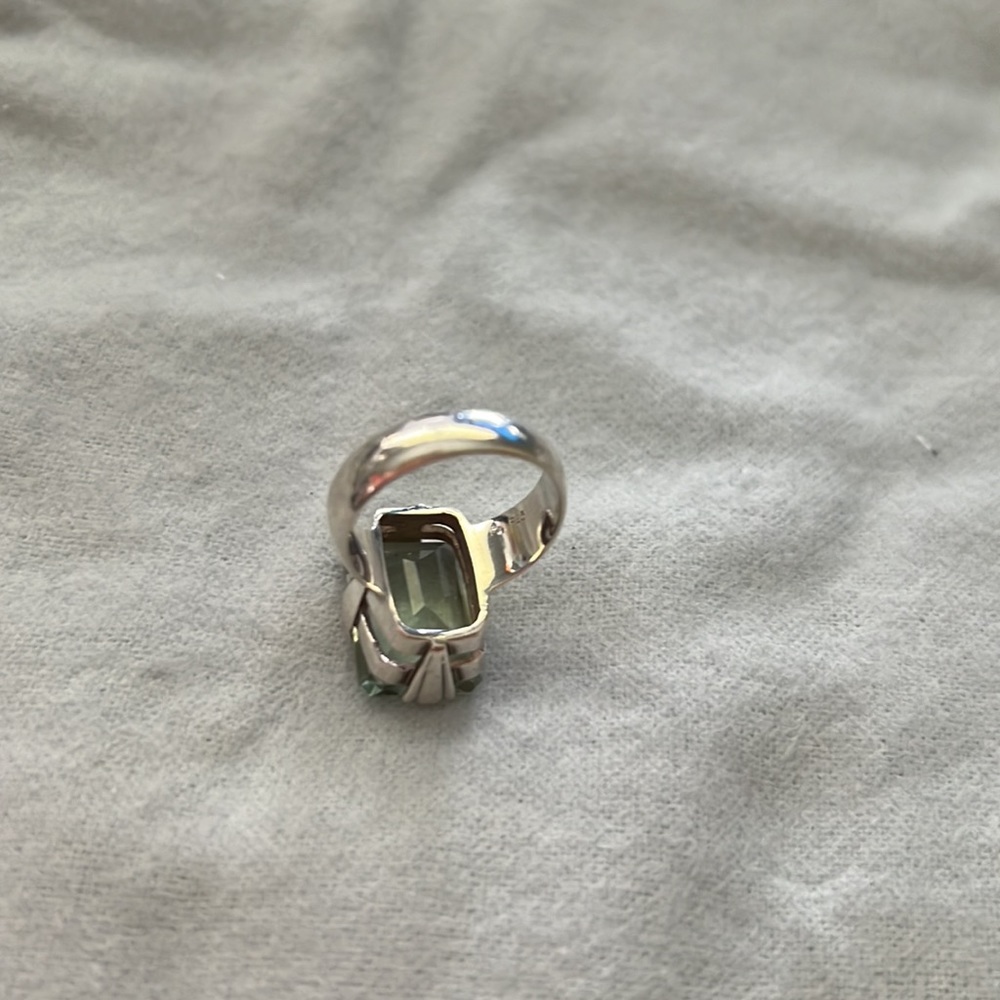 Women’s Green Tourmaline Rectangle shaped ring set in 925 stamped Silver. SZ 7.5 - Picture 4 of 9